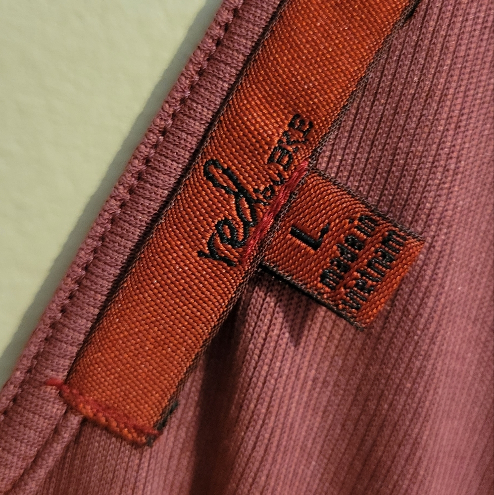 Elegant Buckle Short Sleeve Tee - Picture 4 of 5